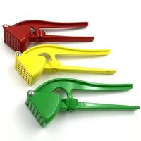 Premium kwaliteit aluminiumlegering knoflookpers, handmatige knoflookknijper en -stamper met pitverwijderaar
