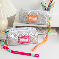Haute valeur Polyester étudiant papeterie sac fermeture à glissière nouvelle mode poche maquillage étui à crayons suspendu organisateur caractéristique
