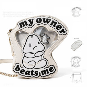 Sac fourre-tout Ita Bag blanc personnalisé avec logo, en forme de dessin animé, avec deux fenêtres transparentes pour l'affichage des pins, design humoristique, pour les amateurs de mode - Product Image 3