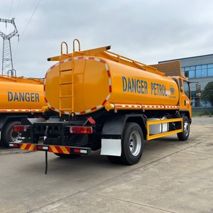 Camion-citerne tout-terrain FAW 8000L 4x4 4AWD pour produits inflammables et dangereux avec débitmètre et buse de remplissage pour le transport de pétrole - Product Image 4