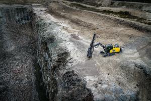 เครื่องเจาะหินไฮดรอลิกแบบเปิด Epiroc SmartROC T40 พร้อมเครื่องยนต์ รับประกัน 1 ปี กำลังไฟ 24V - เครื่องจักรอุตสาหกรรม - Product Image 4