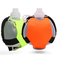 Bouteille de boisson de sport isolée en silicone de qualité alimentaire étanche bouteille d'eau de sport de poignet de course en plein air pour l'école de gymnastique