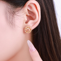 Boucles d'oreilles clous en or brillant, forme C creuse, filigrane floral, zircon pavé, hypoallergéniques, style vintage, vente en gros d'usine