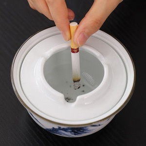 Kantoor Winddichte Vliegbestendige Asemmer Blauwe En Witte Retro Keramische Sigarettenasbak Met Deksel - Product Image 3