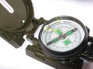 Kompas Multifungsi Luar Ruangan Amerika Jarum Kompas Utara Presisi Tinggi Profesional untuk Berkemah dengan Lampu Malam - Product Image 6