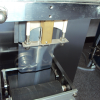 Machine d'emballage automatique de sachets liquides alimentés par moteur KOEN SJ-2000 pour le remplissage et la fermeture de boissons et d'aliments en plastique