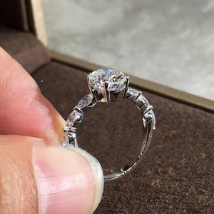 Joias de Moda KYRA01171 Anéis de CZ Banho de Platina Anéis de Casamento com Zircônia 3A para Mulheres - Product Image 5