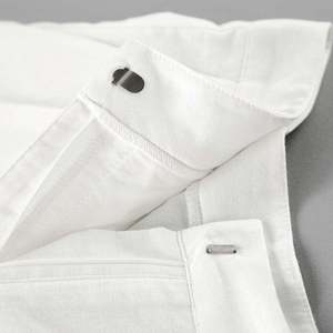 Elegancia de verano con este conjunto de chaleco sin mangas de algodón y lino y pantalones cortos, con delicados detalles de encaje para un estilo transpirable. - Product Image 6