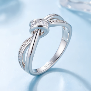 Proveedor de Joyería, Bajo MOQ, Plata de Ley 925, Baño de Rodio, Alta Calidad, Anillo Moderno con Diseño de Lazo y Circonitas, Resistente al Deslustre - Product Image 2