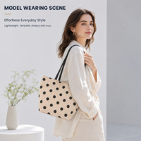 Tas Kanvas Polka Dot Wanita Kapasitas Besar Penutup Magnetik dengan Ritsleting dan Pembagi Tas Selempang Grosir Kustom Pabrik OEM