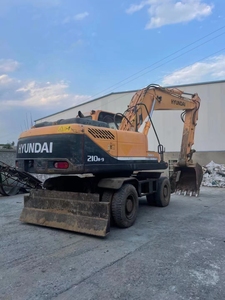 Excavatrice sur roues Hyundai R210W-9T d'occasion, 21 tonnes, d'origine coréenne, hydraulique, avec godet de 0,8 m³ pour travaux routiers, de construction et municipaux. - Product Image 4