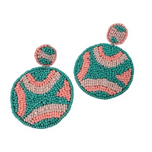 Boucles d'oreilles pendantes haut de gamme en résine acrylique, motif fleur rose perlée, pour femme, idéales pour les fêtes et anniversaires - Product Image 6