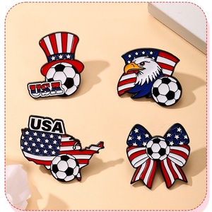 Pin Esmaltado de la Selección de Fútbol de EE. UU. con el Emblema <span class=keywords><strong>del</strong></span> Sombrero <span class=keywords><strong>del</strong></span> Tío Sam, Broche Patriótico de Fútbol Americano para Decoración de Camisetas y Mochilas - Product Image 2
