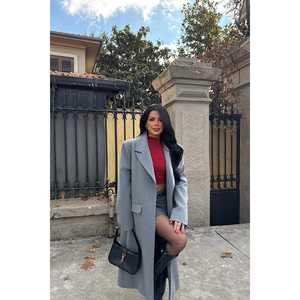 เสื้อโค้ทสีเทาสำหรับผู้หญิง แต่งกระดุมด้านหน้าและกระเป๋า - Product Image 2