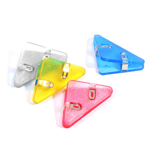 FOSKA - Clip Triangular Transparente Antideslizante de 4 Colores con Capacidad para 50 Hojas, para Marcar Páginas, Segurar Cupones y Hacer Álbumes de Recortes - Product Image 1