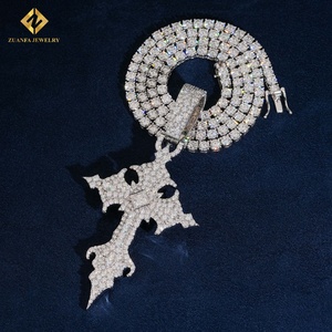 จี้เงินรูปกากบาทประดับเพชรโมอิสซาไนต์ทรงสี่เหลี่ยมแบบเจ้าหญิงจาก ZUANFA JEWELRY สำหรับผู้ชาย จี้เพชรโมอิสซาไนต์แบบสั่งทำพิเศษ - Product Image 4