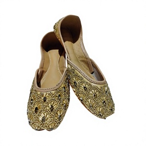 BS INTERNATIONAL Chaussures fantaisie tendance en cuir véritable faites à la main de style traditionnel pour femmes, très confortables, imprimé léopard - Product Image 5