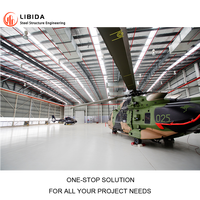 Hangar d'avion préfabriqué modulaire en acier, atelier de stationnement d'hélicoptères, grande porte latérale, capacité de charge stable