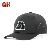 Casquette de baseball personnalisée à 6 panneaux, perforée au laser, en tissu imperméable, avec motif imprimé et logo brodé