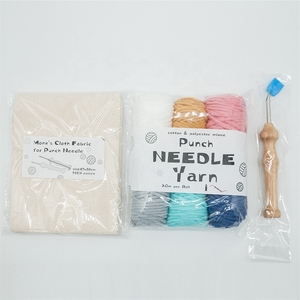 เข็มปักผ้าด้ามไม้ พร้อมผ้ามอนก์คลอธ 67*50 ซม. และชุดไหมพรม - Product Image 1