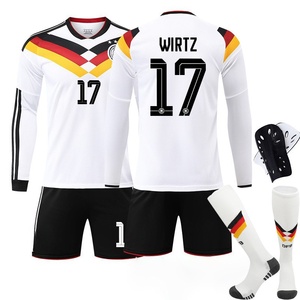 Conjunto de Uniforme de Fútbol Personalizado al por Mayor con Camiseta de Manga Corta, Calcetines y Espinilleras, Impresión de Logotipo, Nombre y Número, Transpirable - Product Image 6