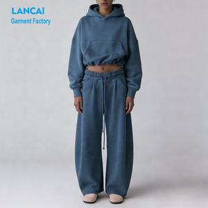 ผู้ผลิตชุดวอร์มแบบกำหนดเอง OEM ชุดกางเกงวอร์มทรงตรงขาบานแบบโอเวอร์ไซส์สุดหรูและเสื้อฮู้ดครอปสำหรับผู้หญิง - Product Image 1