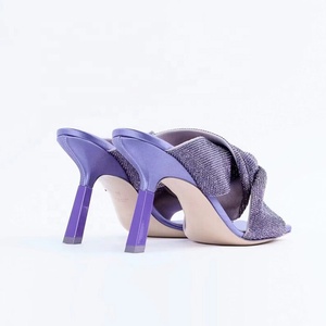 Sandalias de tacón alto con tiras anudadas de diamantes para mujer, estilo mule, de fiesta, con tacón de cuña fino, tipo pantuflas - Product Image 4