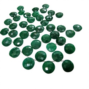 Perles rondes en pierre verte facettées de 15 mm, vendues par brin de 8 pouces de long - Product Image 1