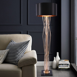 Lampada da terra minimalista post-moderna Designer lampada da terra in metallo dorato con <span class=keywords><strong>paralume</strong></span> in tessuto per soggiorno camera da letto comodino verticale - Product Image 4