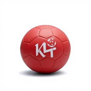 Ballon de football d'entraînement en TPU rouge durable et léger pour les matchs et les entraînements en extérieur, avec logo personnalisé, équipement d'entraînement - Product Image 1