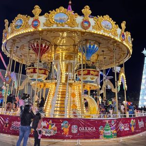 Carrusel Metálico de Dos Pisos, 50-56 Asientos, Equipo de Entretenimiento para Carnaval Interior y Exterior, Atracciones de Lujo - Product Image 1