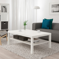 Solution d'appartement clé en main entièrement meublée, minimaliste, blanche, modulaire, en kit, avec ensemble complet de meubles pour salon, salle à manger et chambre.
