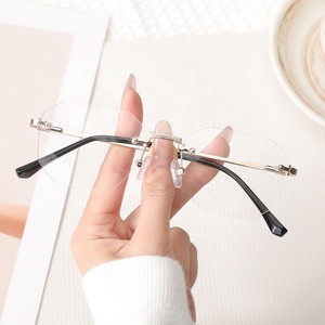 نظارات معدنية بدون إطار بتصميم مقطوع كالجواهر، حاصلة على شهادة ISO9001، مناسبة للمهنيين العاملين، تُضفي صورة احترافية. - Product Image 1