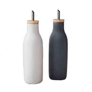 Botella de aceite de oliva de cerámica moderna personalizada para almacenamiento de especias, para uso en la cocina - Product Image 4