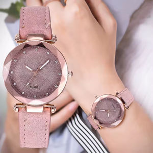 La montre pour femmes à la mode avec un design en forme d'étoile et un bracelet givré et des marqueurs romains - Product Image 2