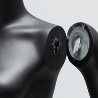 Mannequin de vitrine de magasin de vêtements moderne pour femme, corps entier, couleur personnalisée, support en fibre de verre, pose assise, en promotion