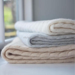 Couverture pour bébé en cachemire pur de Mongolie à fibres longues, tricotée en grosse maille torsadée 7GG - Product Image 6