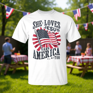 Ella ama a Jesús y también a Estados Unidos, camiseta con la bandera de Estados Unidos del 4 de julio - Product Image 3