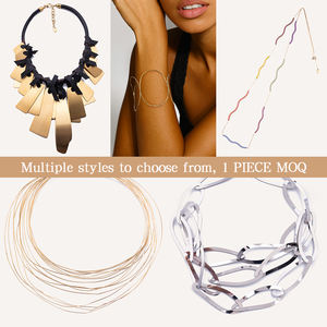 Bracciale YOL B02 Dorato, Comfort e Durata, Raffinato Acciaio Inossidabile con Misura Regolabile - Product Image 2