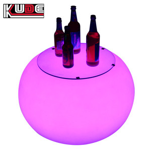 Table basse LED sphérique en forme de tambour, table lumineuse avec plateau en verre trempé, mobilier LED en plastique PE pour bar et salon, vente en gros - Product Image 5