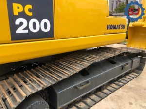 รถขุดไฮดรอลิกแบบตีนตะขาบ Komatsu PC200 มือสอง พร้อมระบบไฮดรอลิกประสิทธิภาพสูง - Product Image 2