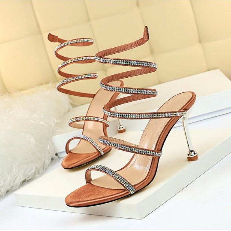 สีน้ำตาล