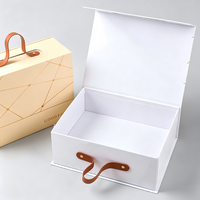 Boîte cadeau magnétique pliable de luxe avec logo personnalisé, boîte cadeau en papier rigide avec poignée en cuir pour l'emballage de cadeaux