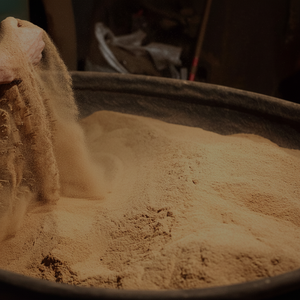 Más Vendido: Polvo de Joss MITVN, 36 Tazas, para la fabricación de incienso Agarbatti, Corteza de árbol Litsea Glutinosa - 100% Natural y Duradero - Product Image 1