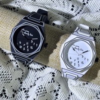 Montre à quartz pour homme, design octogonal, polycarbonate durable, montre de sport et d'affaires, style moderne minimaliste, étanche