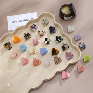 QIYI vente en gros pas cher prix nouveau Design Mini cheveux griffes femmes mignon coeur acétate clair coiffure griffe pour les filles - Product Image 1