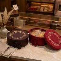 Boîte de présentation ovale creuse en velours écologique réutilisable magnétique pour chocolats, dattes et baglava, emballage personnalisé pour desserts
