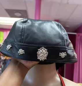 Sombrero <span class=keywords><strong>Pirata</strong></span> Peeqi Skeleton Rivet con Correa <span class=keywords><strong>de</strong></span> Cuero y Bola Lebi - Product Image 2