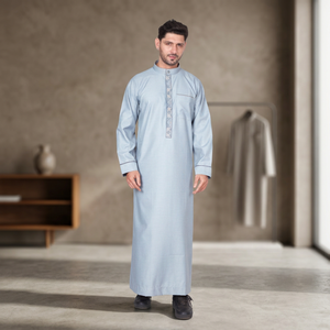 Túnica Tradicional Árabe para Hombre, Color Azul Claro, con Panel Frontal Bordado, Cuello Alto y Manga Larga, Ideal para la Región del Golfo - Product Image 3