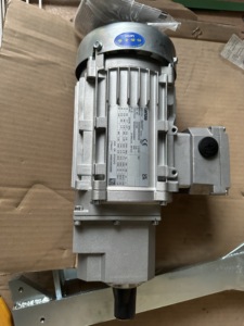 Moteur réducteur à engrenages hélicoïdaux à couple élevé G50AH045MVCR2C00 - Product Image 4